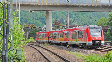 Regionalzug im Nahverkehr (Quelle: Pixabay)