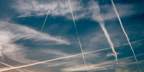 Himmel mit Kondensstreifen