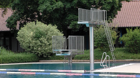 Sprungt&uuml;rme im Pfullinger Freibad (Quelle: RTF.3)