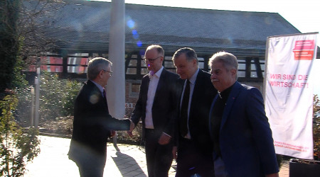 Politik und Wirtschaft im Dialog: R&uuml;lke, Fischer, Kern (Quelle: RTF.3)