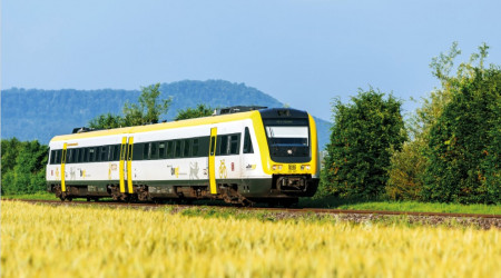Zug auf Hochrheinbahn (Quelle: Deutsche Bahn AG / Thomas Niederm&uuml;ller)