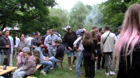 Feier nach Stocherkahnrennen (Quelle: RTF.3)