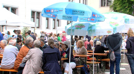 Menge beim Brunnenfest in T&uuml;bingen (Quelle: RTF.3)