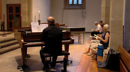 Klavierspieler in der Martinskirche Metzingen (Quelle: RTF.3)