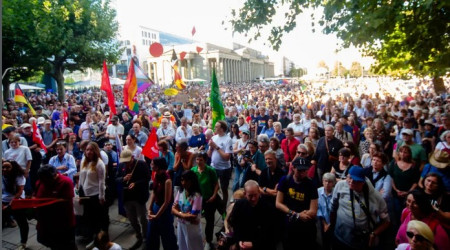 "Mut statt Wut" - Demozug f&uuml;r Vielf&auml;ltigkeit und Toleranz (Quelle: Instagram/pulseofeurope_stuttgart/vhs_stuttgart/omas_gegen_rechts_stuttgart)